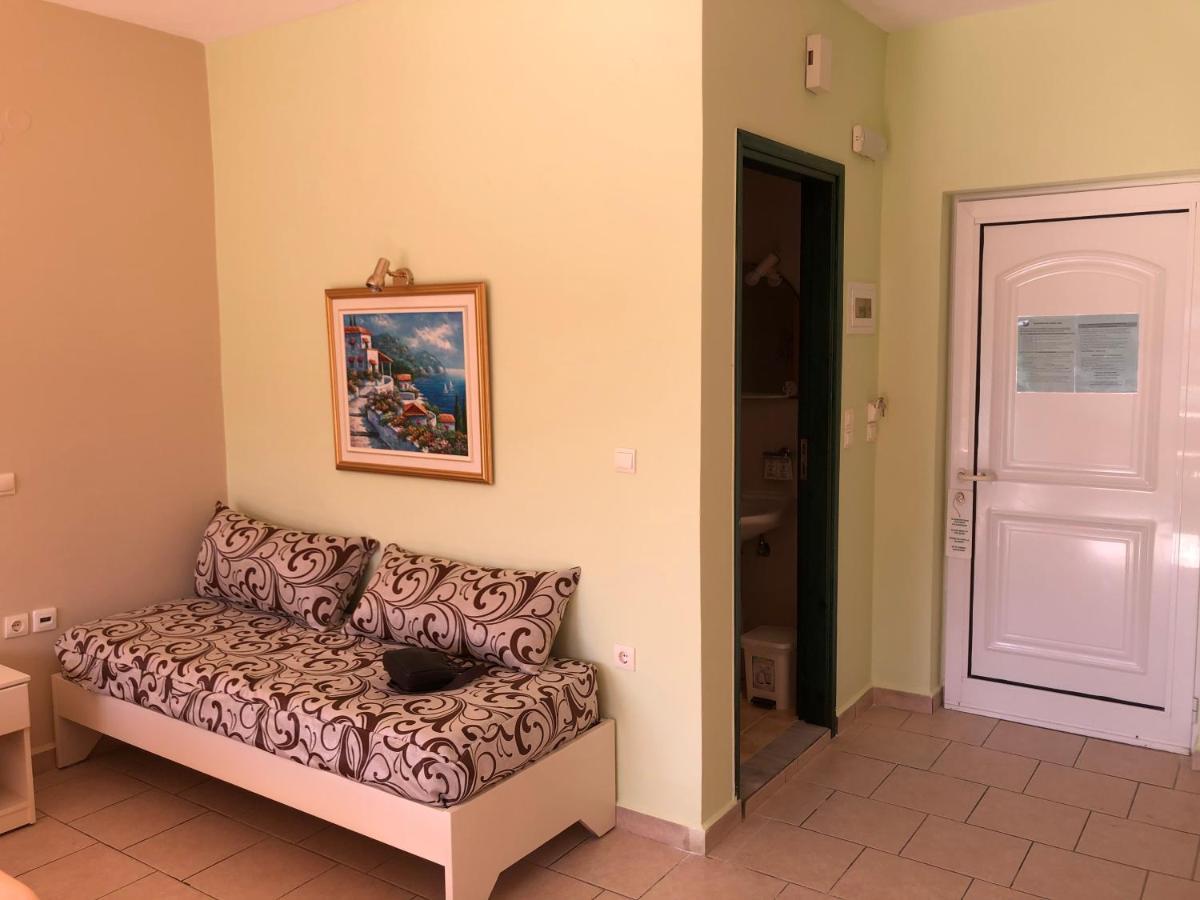 Epis Hotel Agia Marina Exterior foto